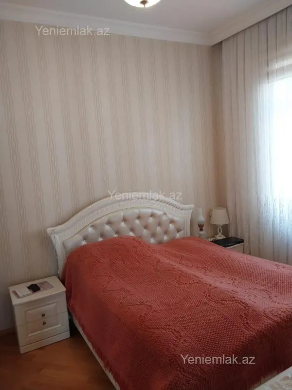 Satılır 5 otaqlı həyət evi 200 m²