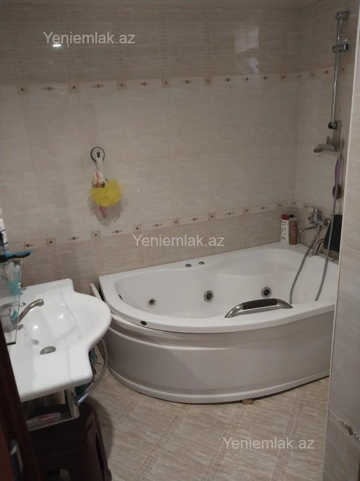 Satılır 5 otaqlı həyət evi 200 m²