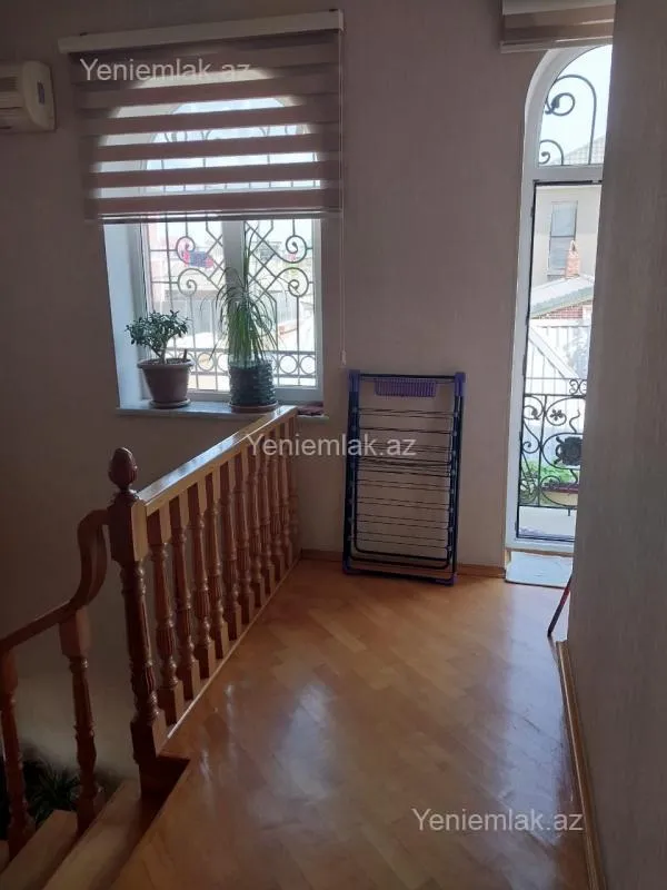 Satılır 5 otaqlı həyət evi 200 m²