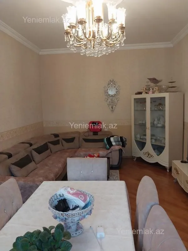 Satılır 5 otaqlı həyət evi 200 m²