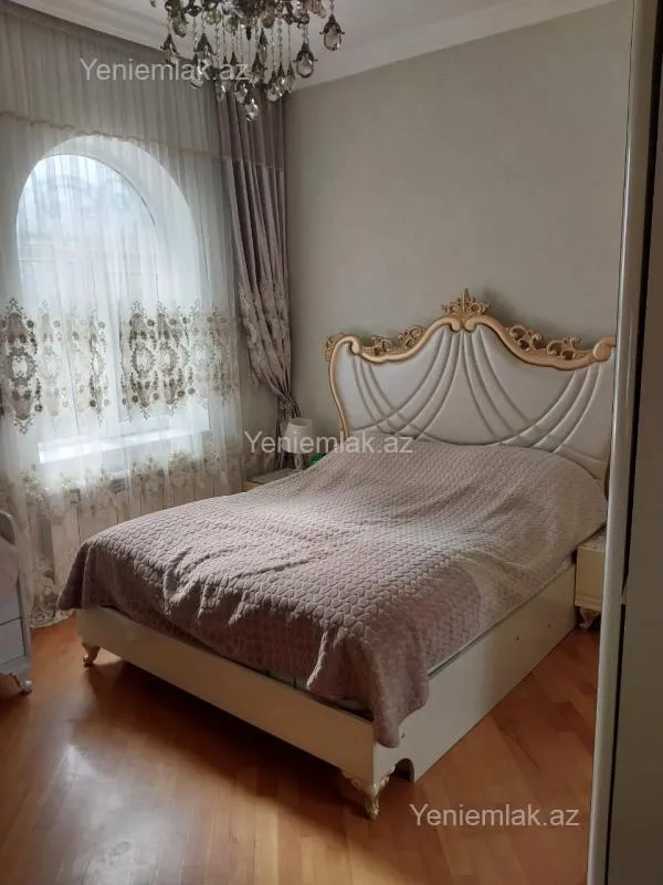Satılır 5 otaqlı həyət evi 200 m²