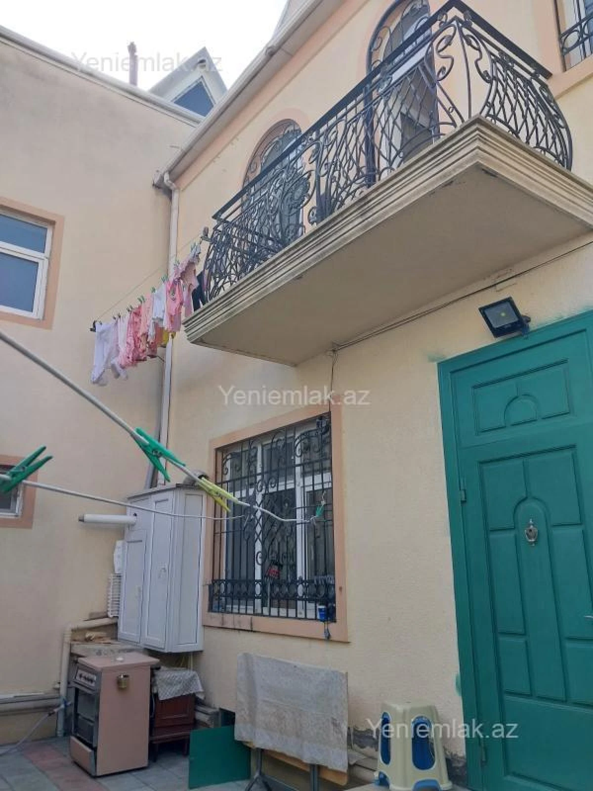 Satılır 5 otaqlı həyət evi 200 m²