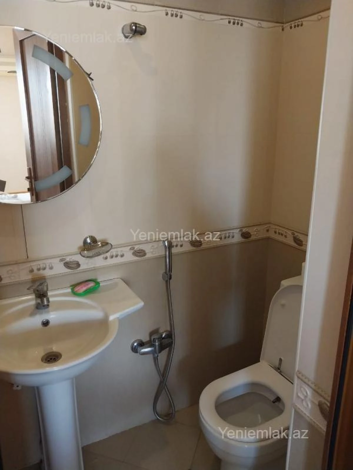 Satılır 5 otaqlı həyət evi 200 m²