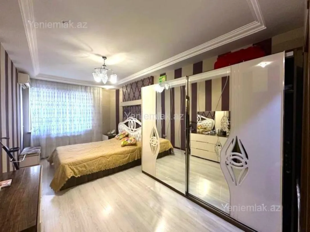 Satılır 3 otaqlı yeni tikili 130 m²