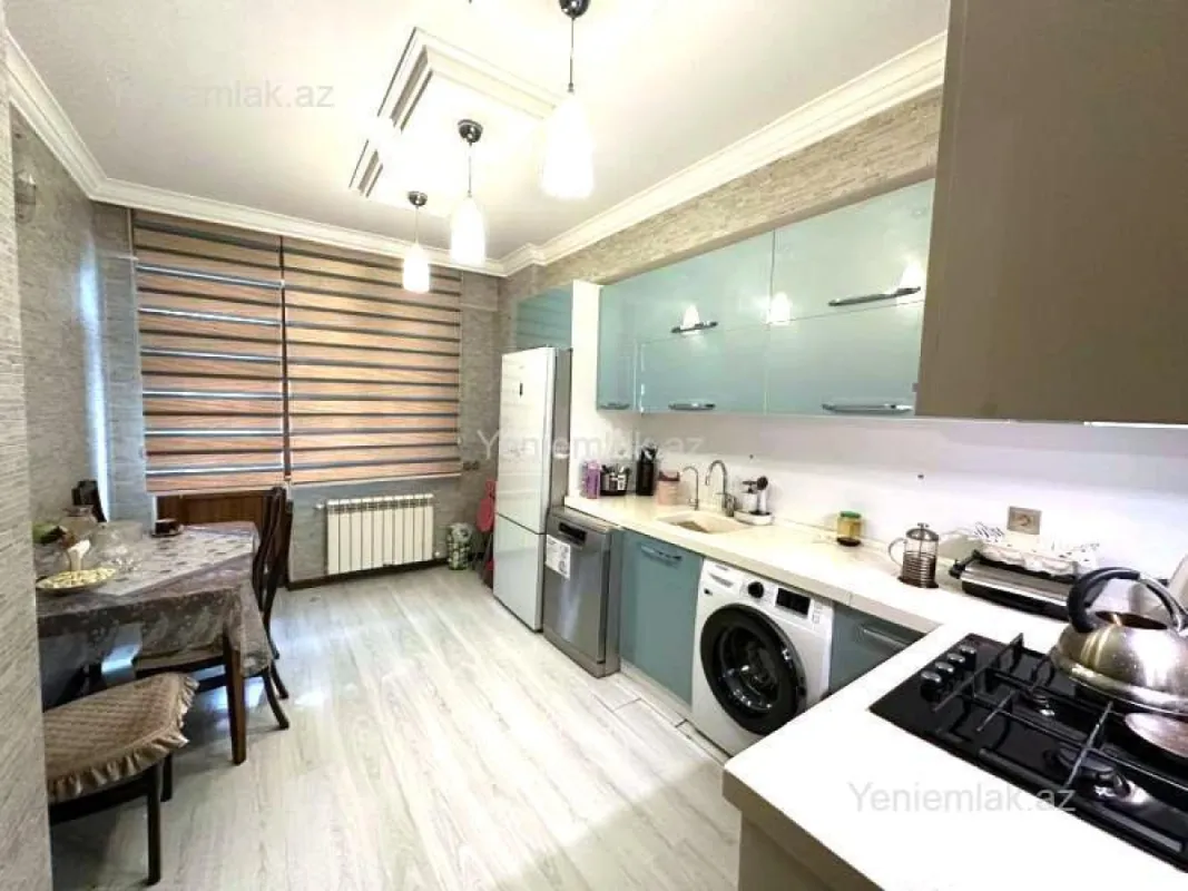 Satılır 3 otaqlı yeni tikili 130 m²