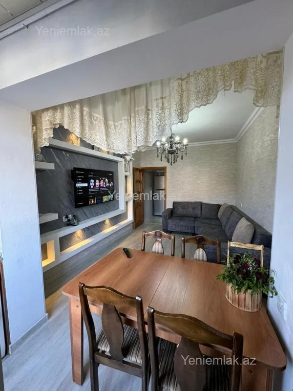 Satılır 2 otaqlı köhnə tikili 60 m²