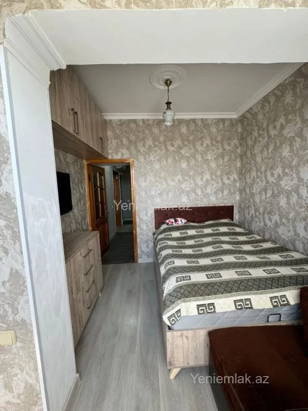 Satılır 2 otaqlı köhnə tikili 60 m²