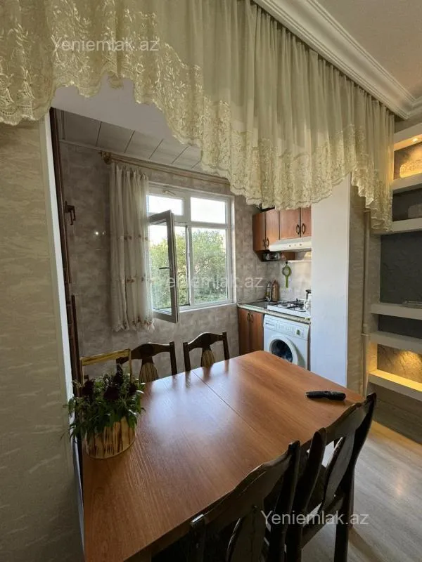 Satılır 2 otaqlı köhnə tikili 60 m²