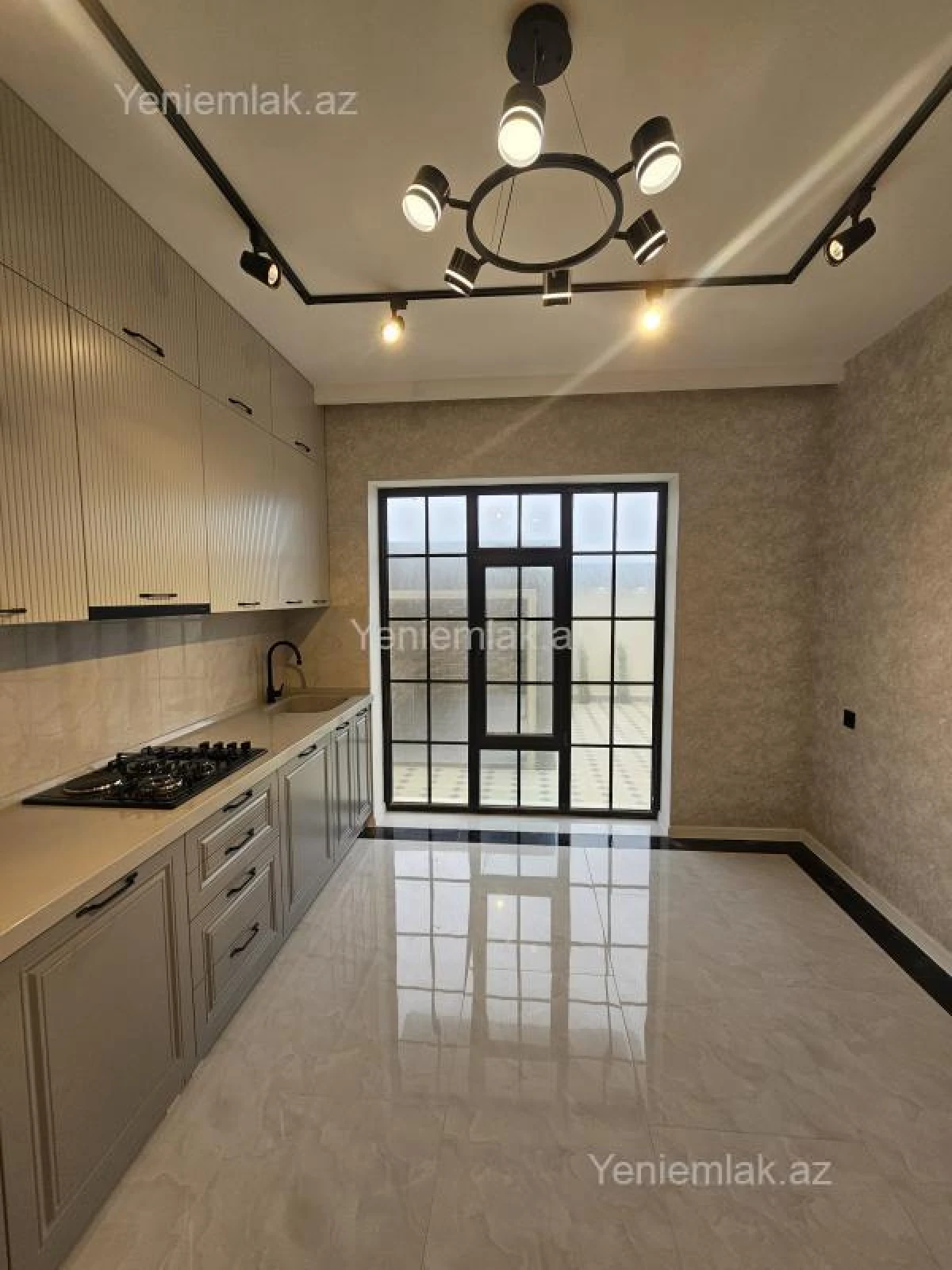 Satılır 5 otaqlı həyət evi 200 m²