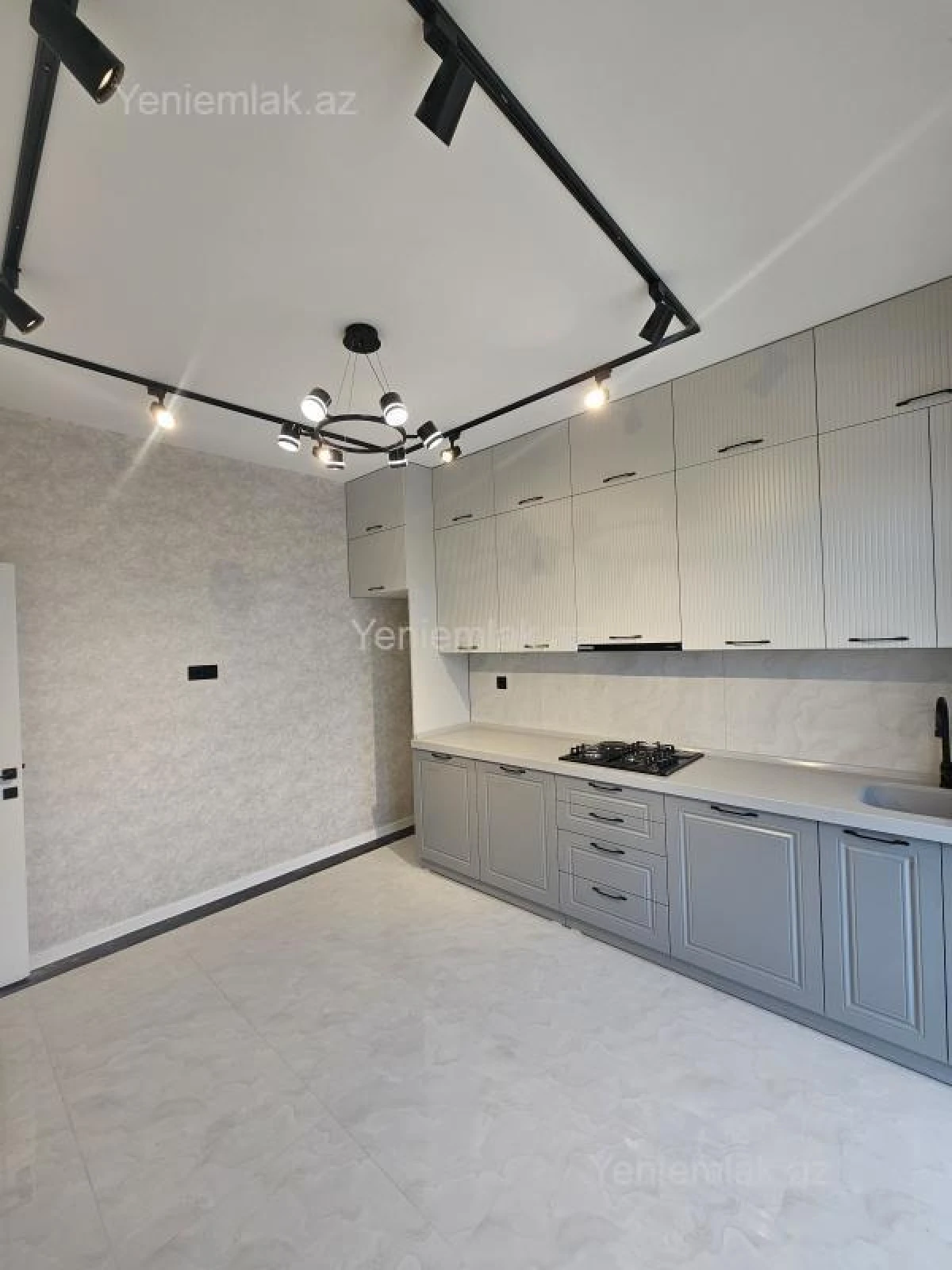 Satılır 5 otaqlı həyət evi 200 m²