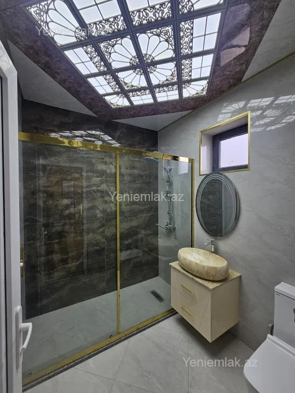 Satılır 5 otaqlı həyət evi 200 m²