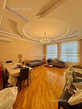 Satılır 5 otaqlı həyət evi 300 m²