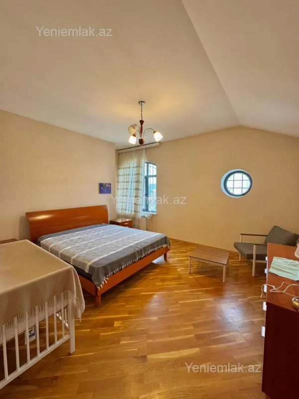 Satılır 5 otaqlı həyət evi 300 m²