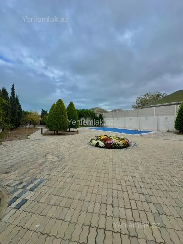 Satılır 5 otaqlı həyət evi 300 m²