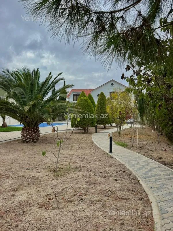 Satılır 5 otaqlı həyət evi 300 m²