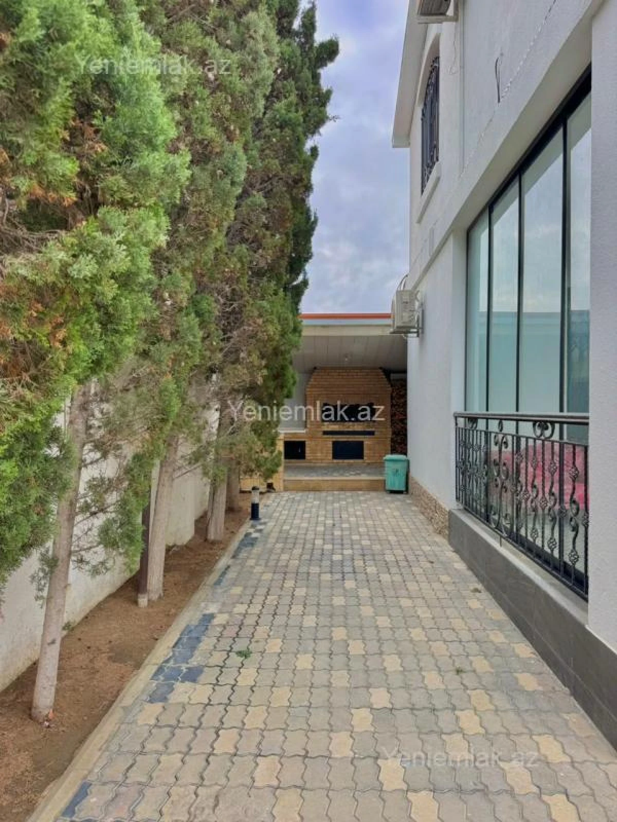Satılır 5 otaqlı həyət evi 300 m²