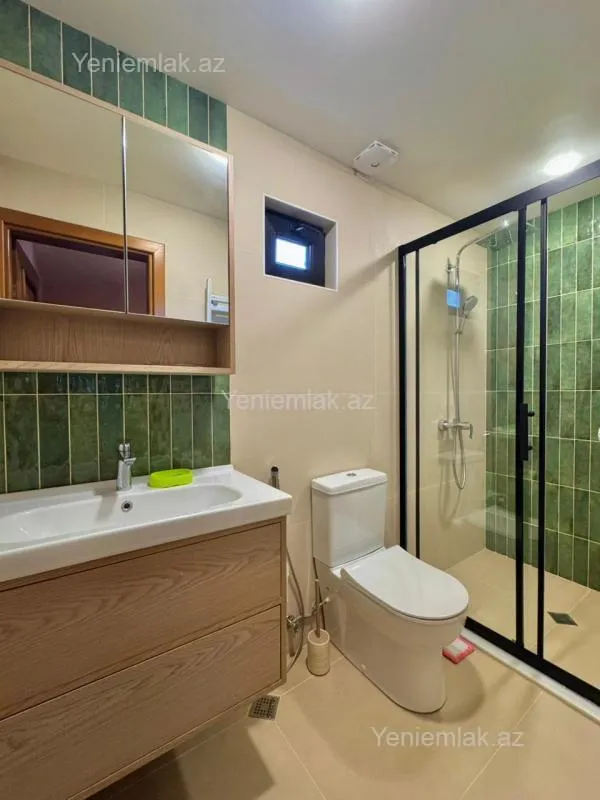 Satılır 5 otaqlı həyət evi 300 m²