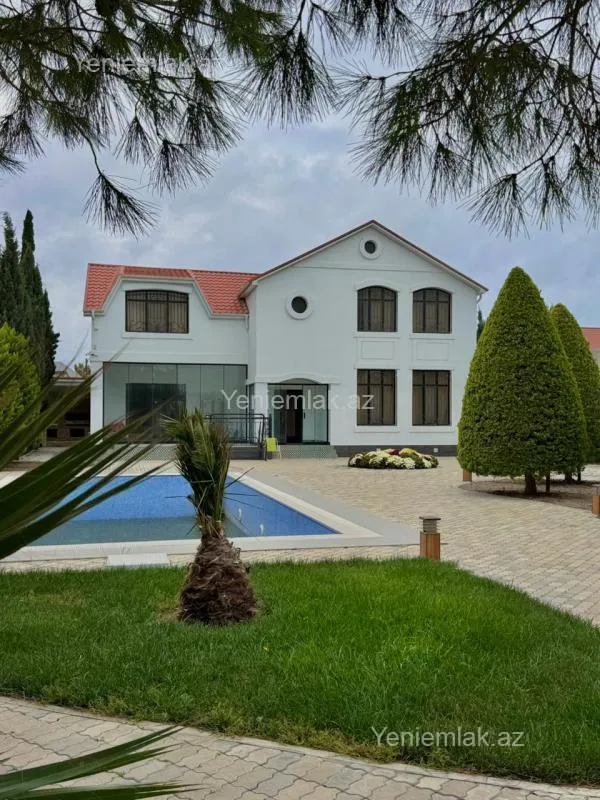 Satılır 5 otaqlı həyət evi 300 m²
