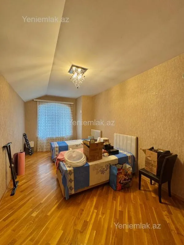 Satılır 5 otaqlı həyət evi 300 m²