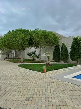 Satılır 5 otaqlı həyət evi 300 m²
