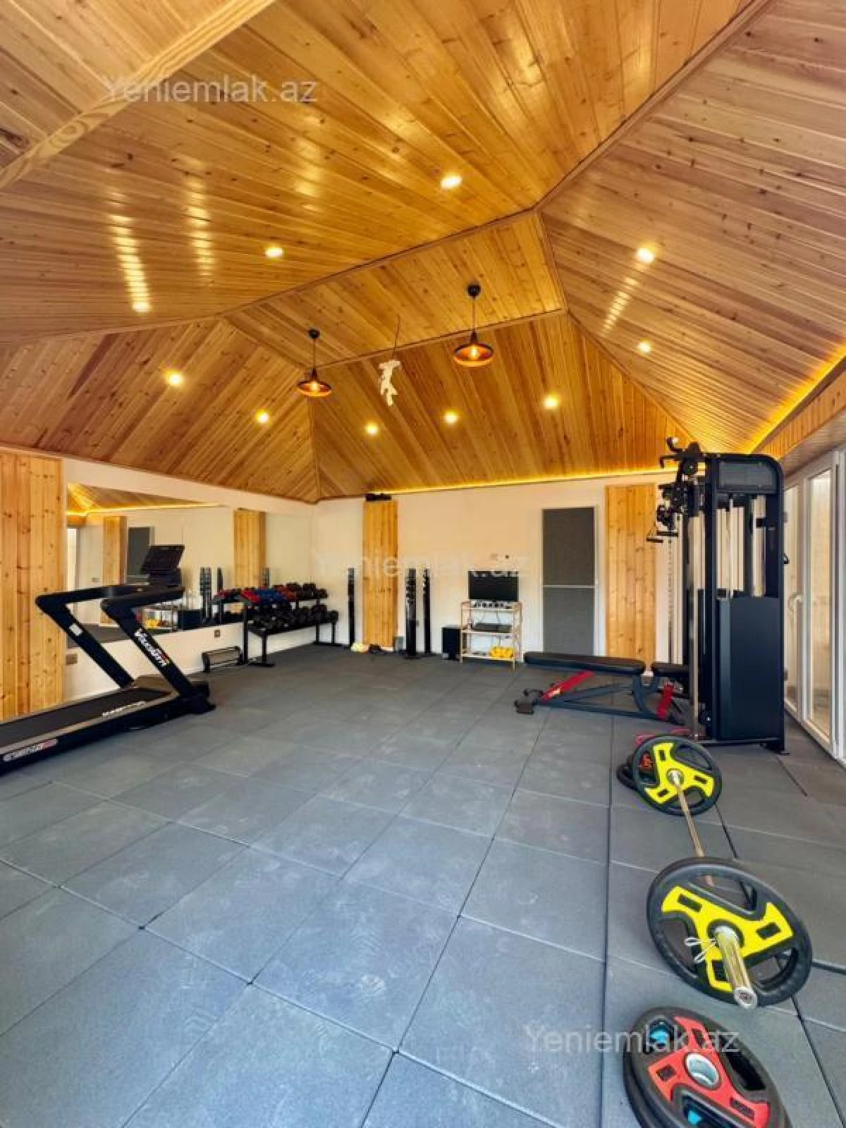 Satılır 5 otaqlı həyət evi 300 m²