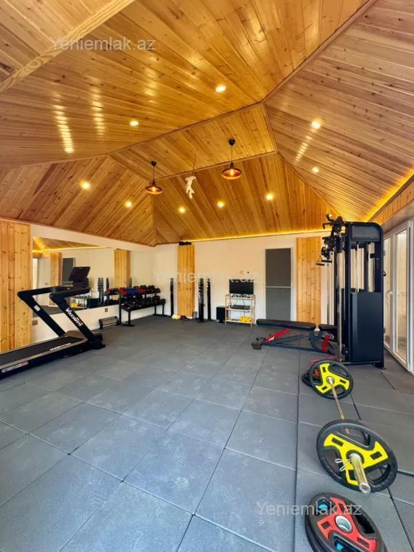 Satılır 5 otaqlı həyət evi 300 m²