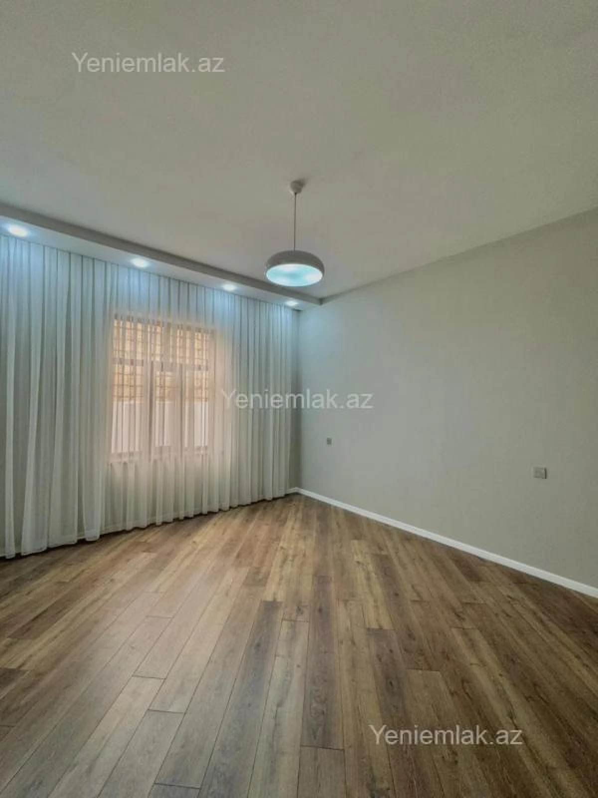 Satılır 5 otaqlı həyət evi 210 m²
