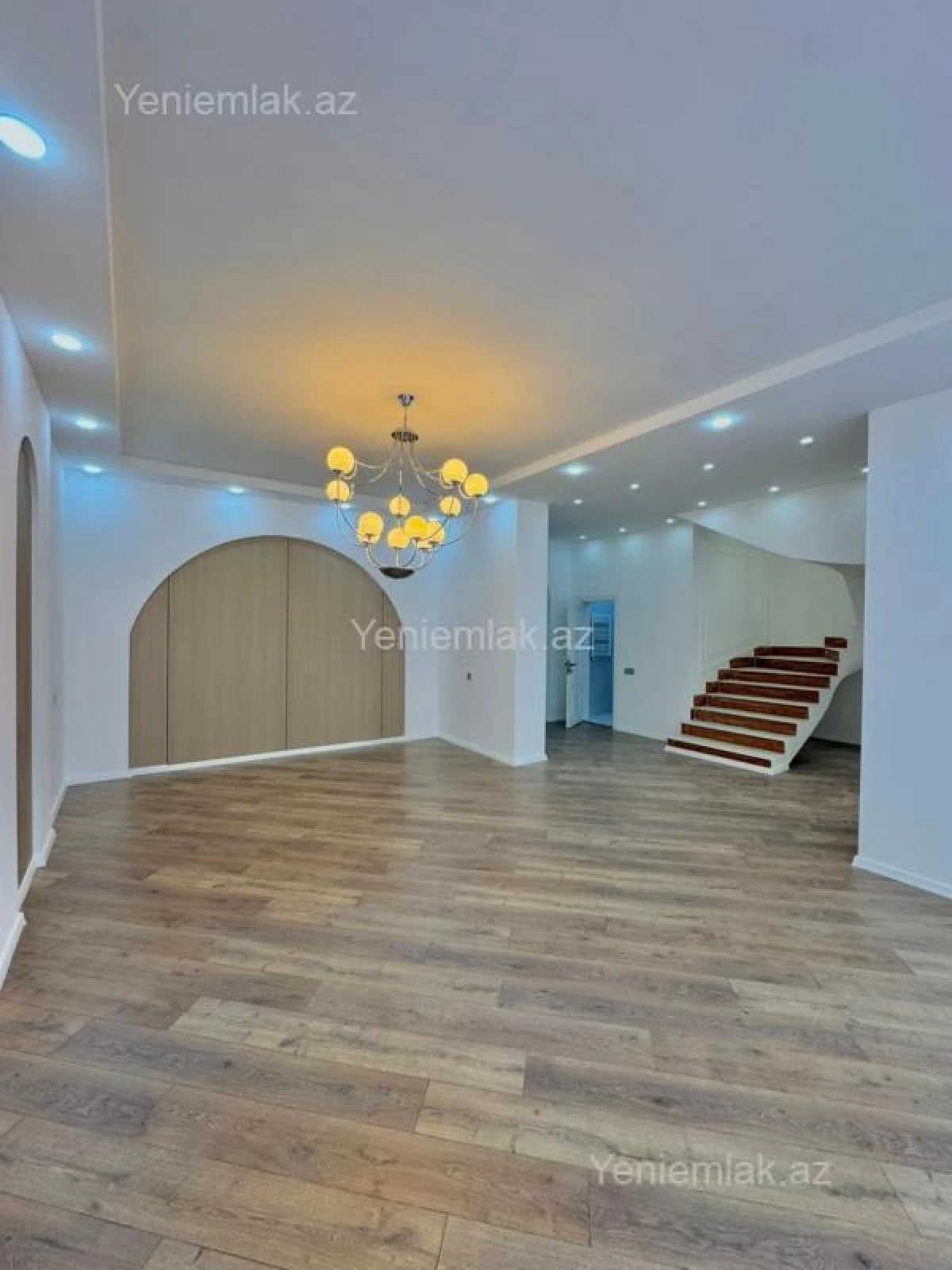 Satılır 5 otaqlı həyət evi 210 m²