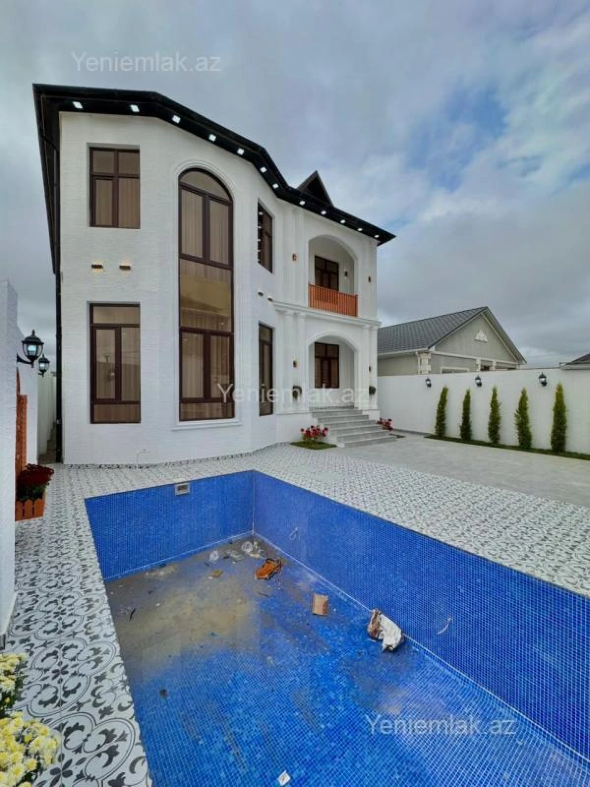 Satılır 5 otaqlı həyət evi 210 m²