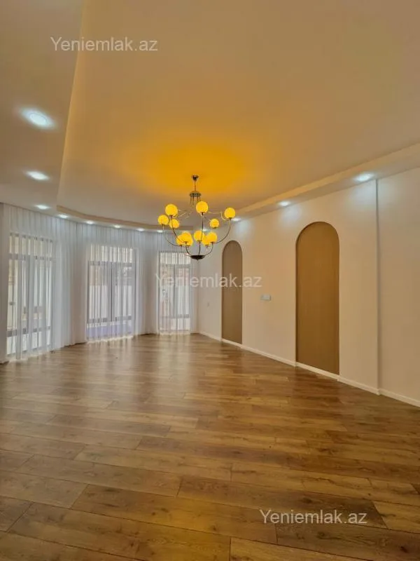 Satılır 5 otaqlı həyət evi 210 m²