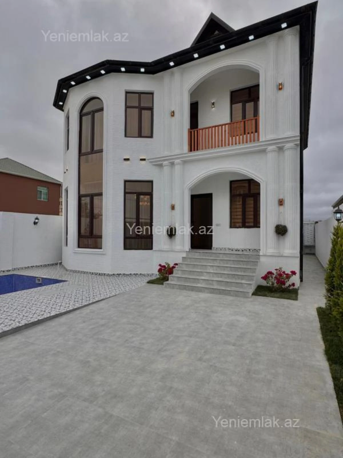 Satılır 5 otaqlı həyət evi 210 m²
