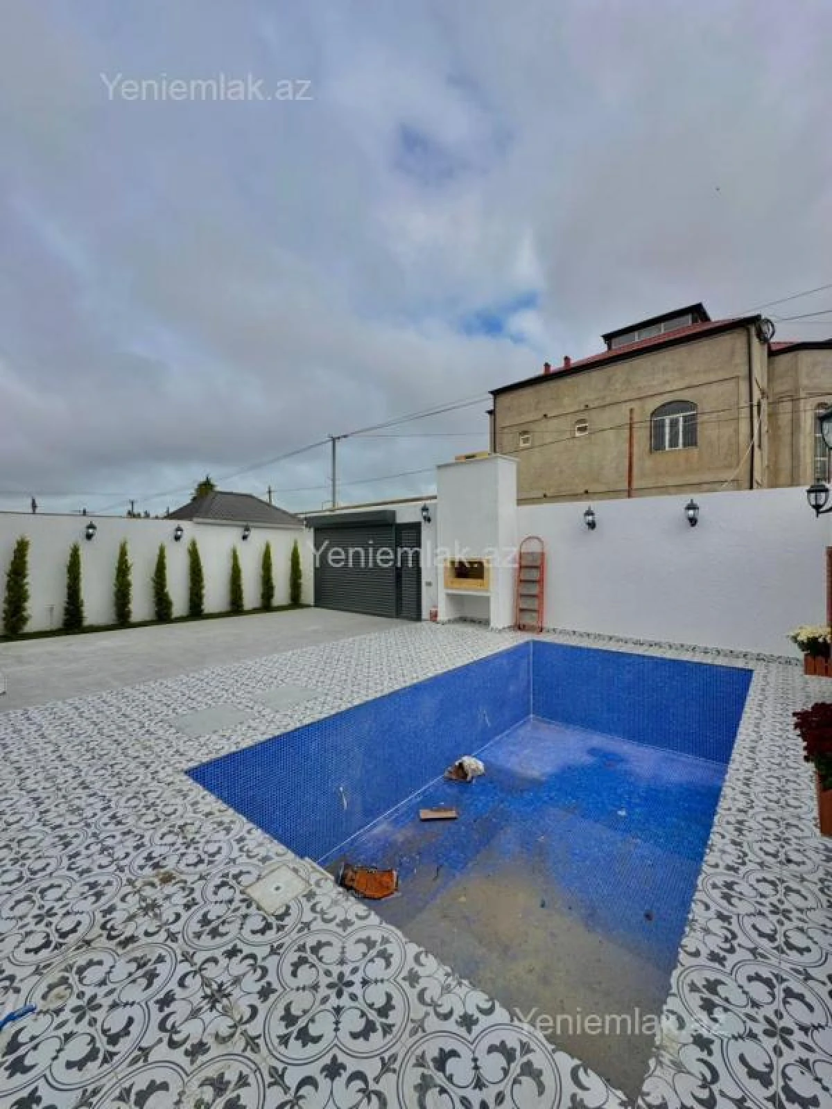 Satılır 5 otaqlı həyət evi 210 m²