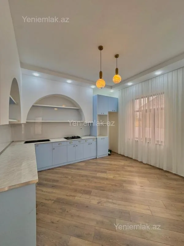 Satılır 5 otaqlı həyət evi 210 m²