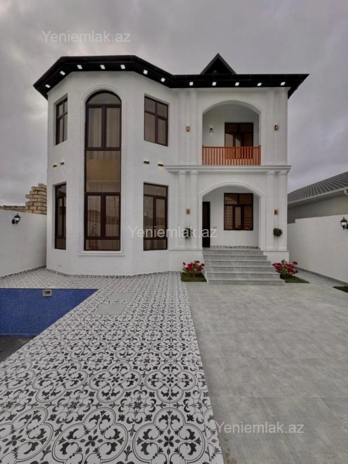 Satılır 5 otaqlı həyət evi 210 m²
