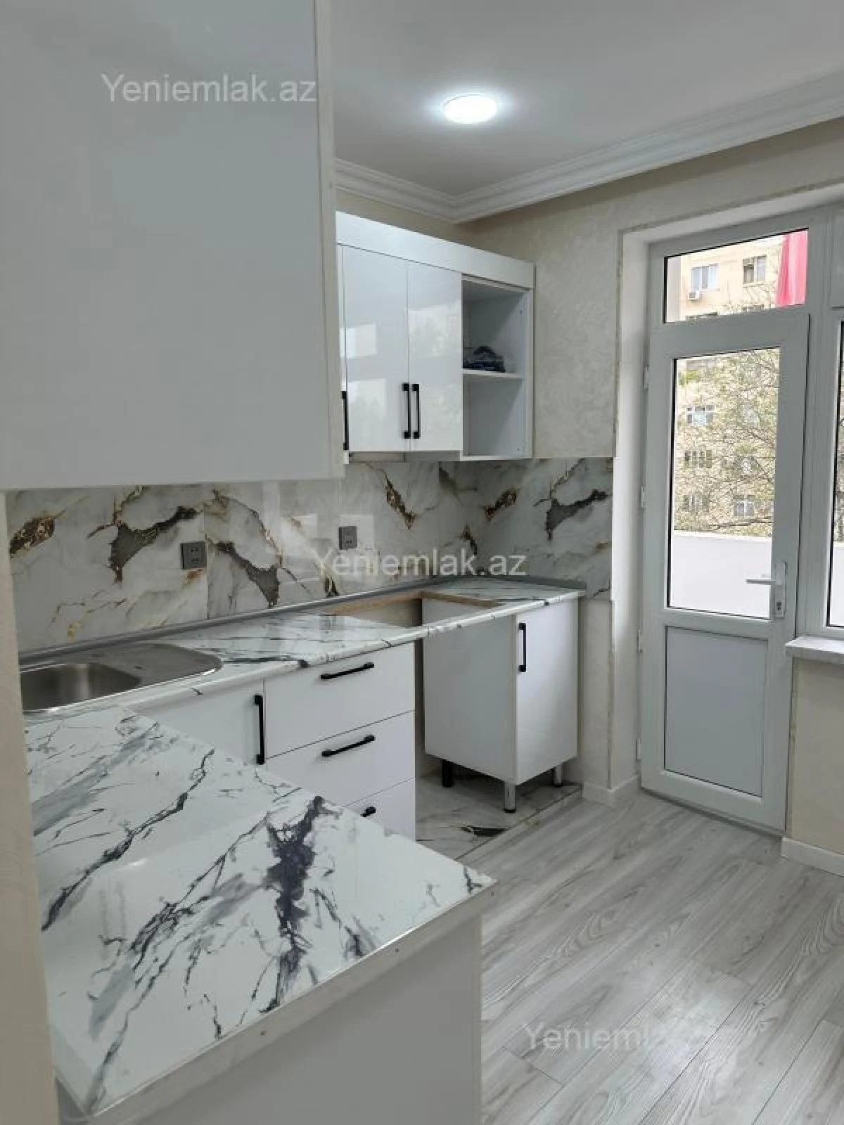 Satılır 3 otaqlı köhnə tikili 85 m²