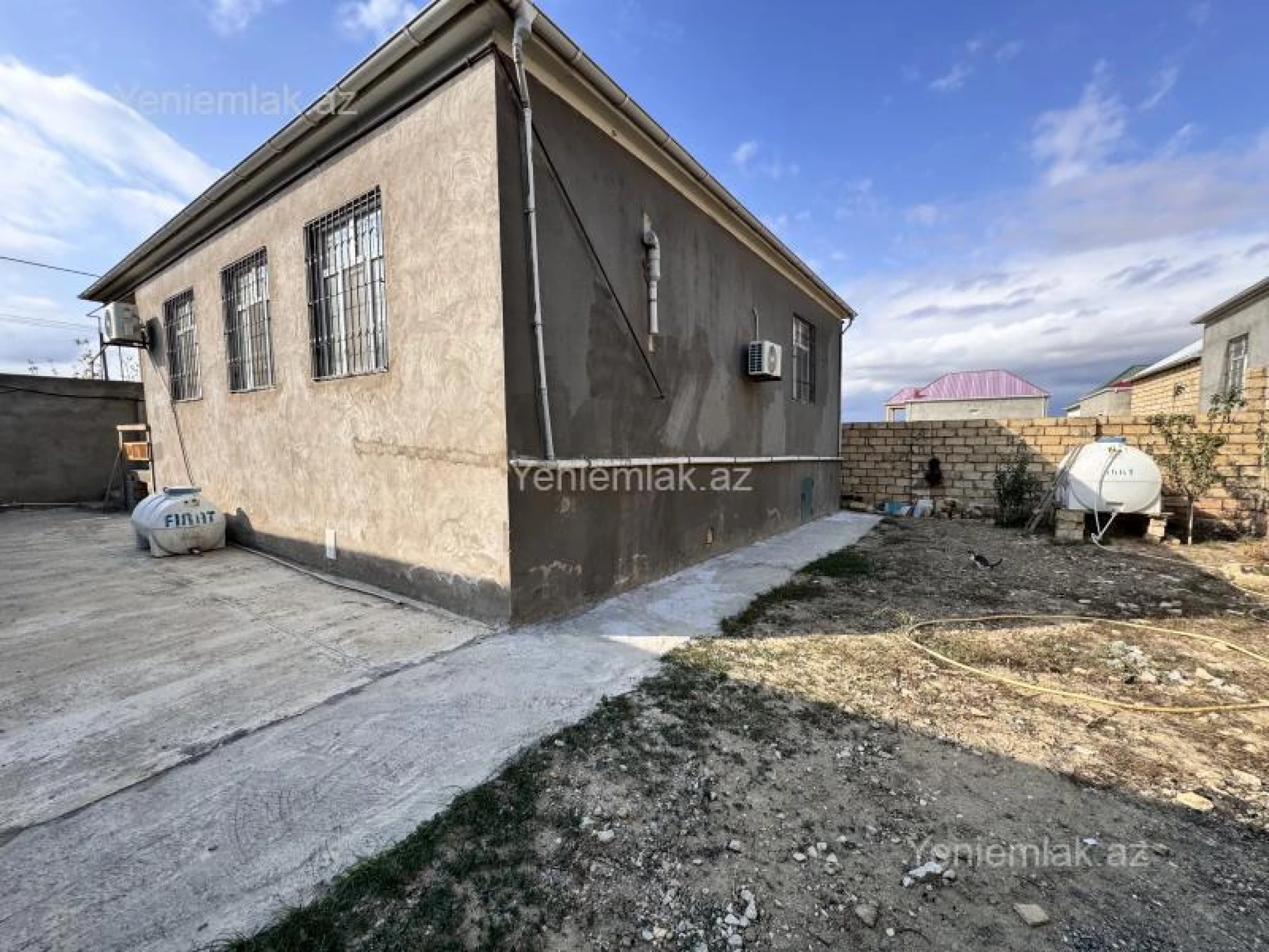 Satılır 3 otaqlı həyət evi 100 m²