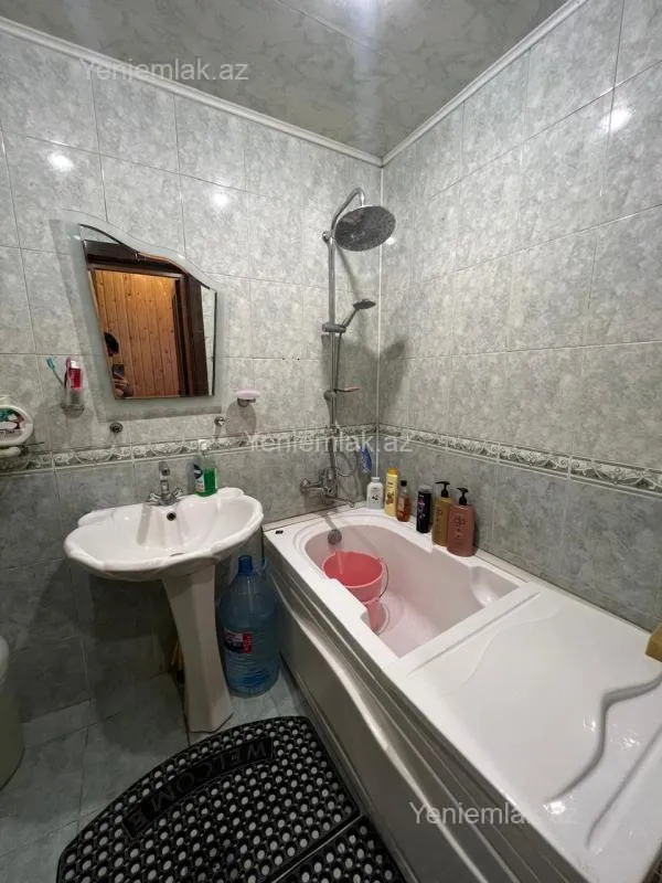 Satılır 4 otaqlı köhnə tikili 93 m²