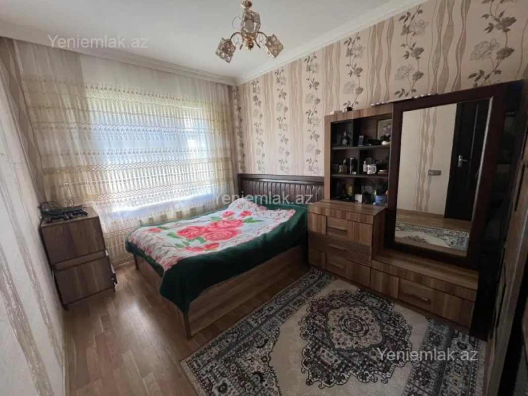 Satılır 4 otaqlı köhnə tikili 93 m²