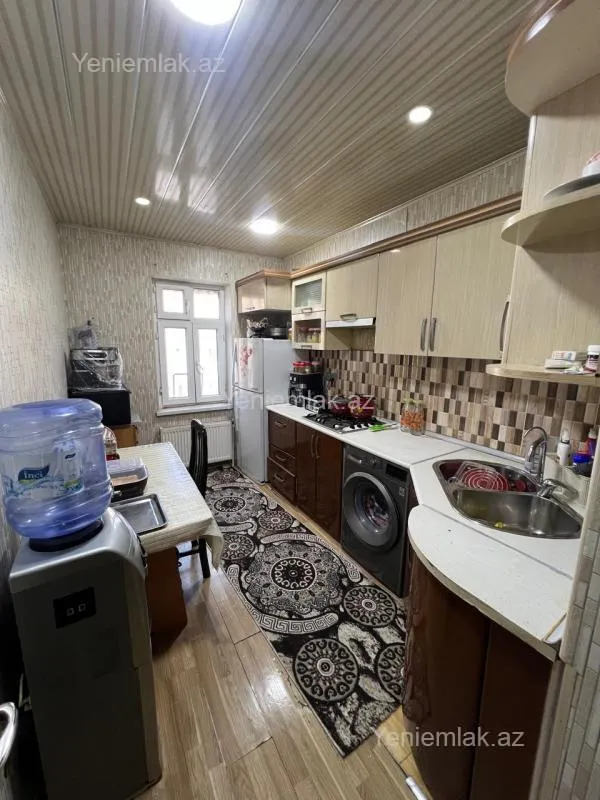 Satılır 4 otaqlı köhnə tikili 93 m²