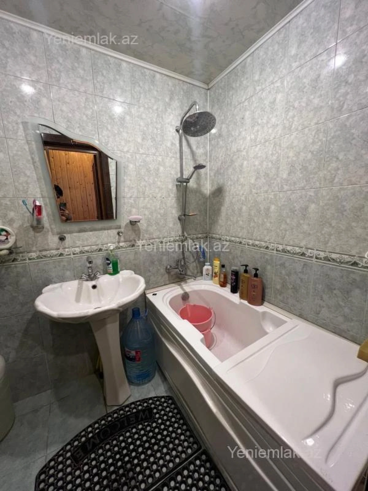 Satılır 4 otaqlı köhnə tikili 93 m²