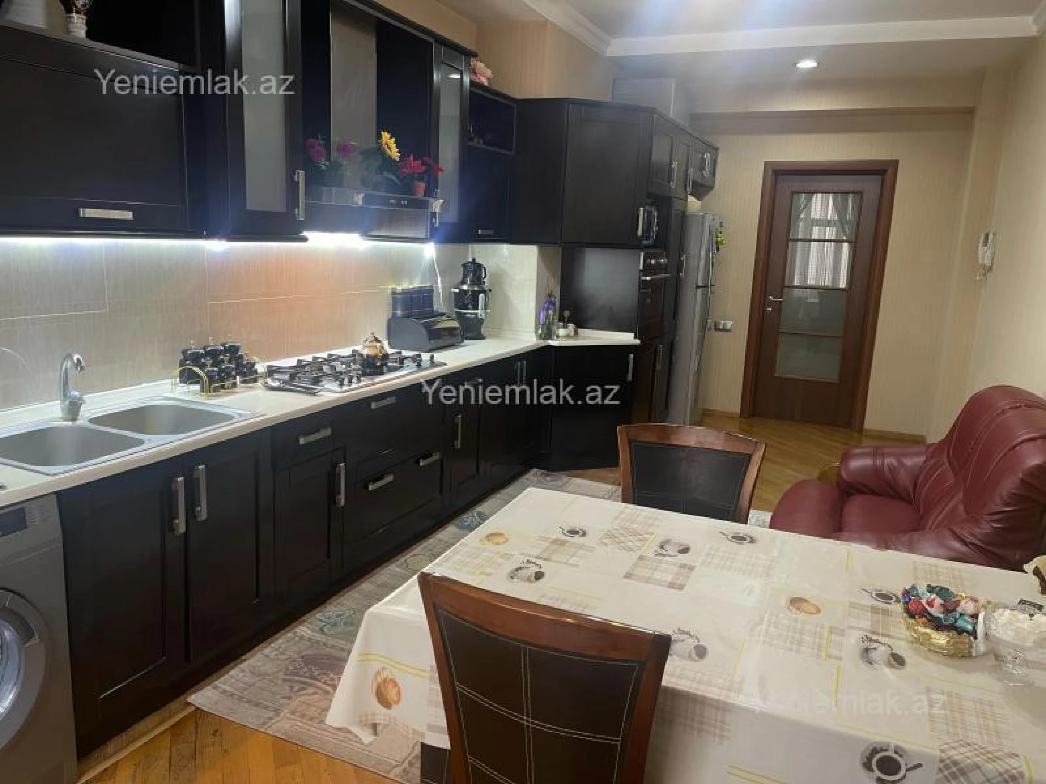 Satılır 3 otaqlı yeni tikili 155 m²