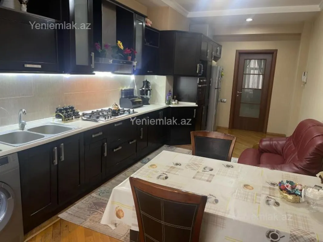 Satılır 3 otaqlı yeni tikili 155 m²