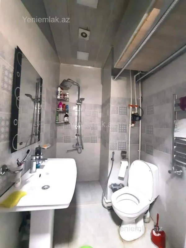 Satılır 2 otaqlı köhnə tikili 70 m²