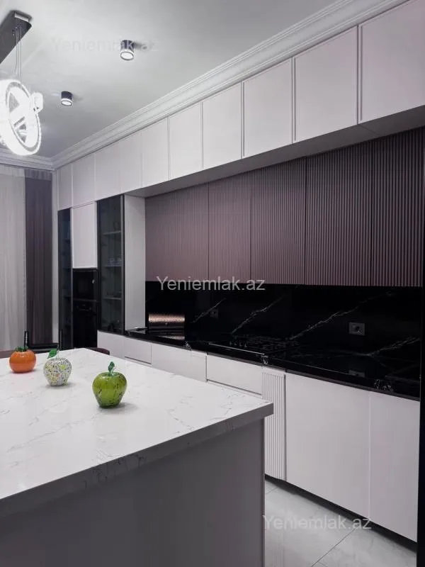 Satılır 3 otaqlı yeni tikili 165 m²