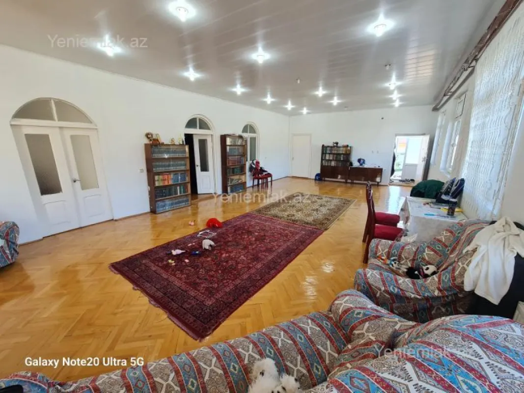 Satılır 7 otaqlı həyət evi 500 m²