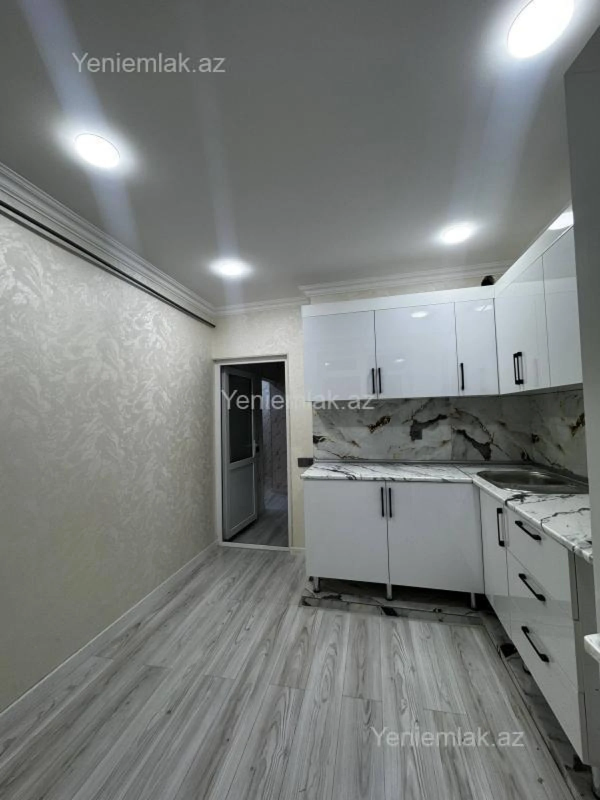 Satılır 3 otaqlı köhnə tikili 82 m²