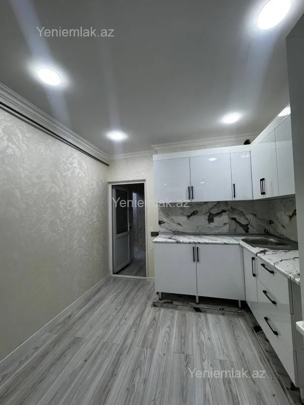 Satılır 3 otaqlı köhnə tikili 82 m²