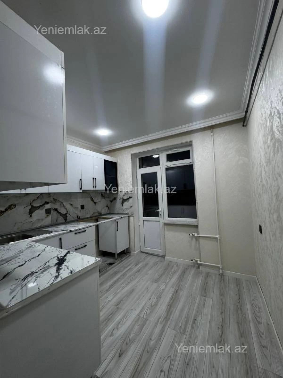 Satılır 3 otaqlı köhnə tikili 82 m²