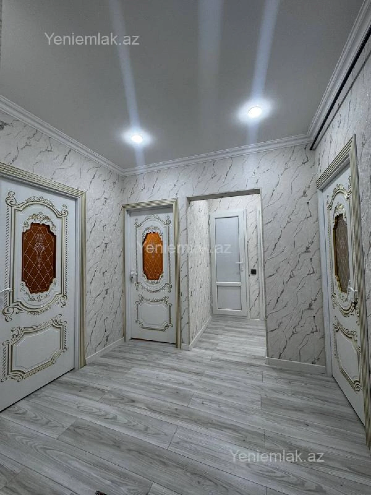 Satılır 3 otaqlı köhnə tikili 82 m²