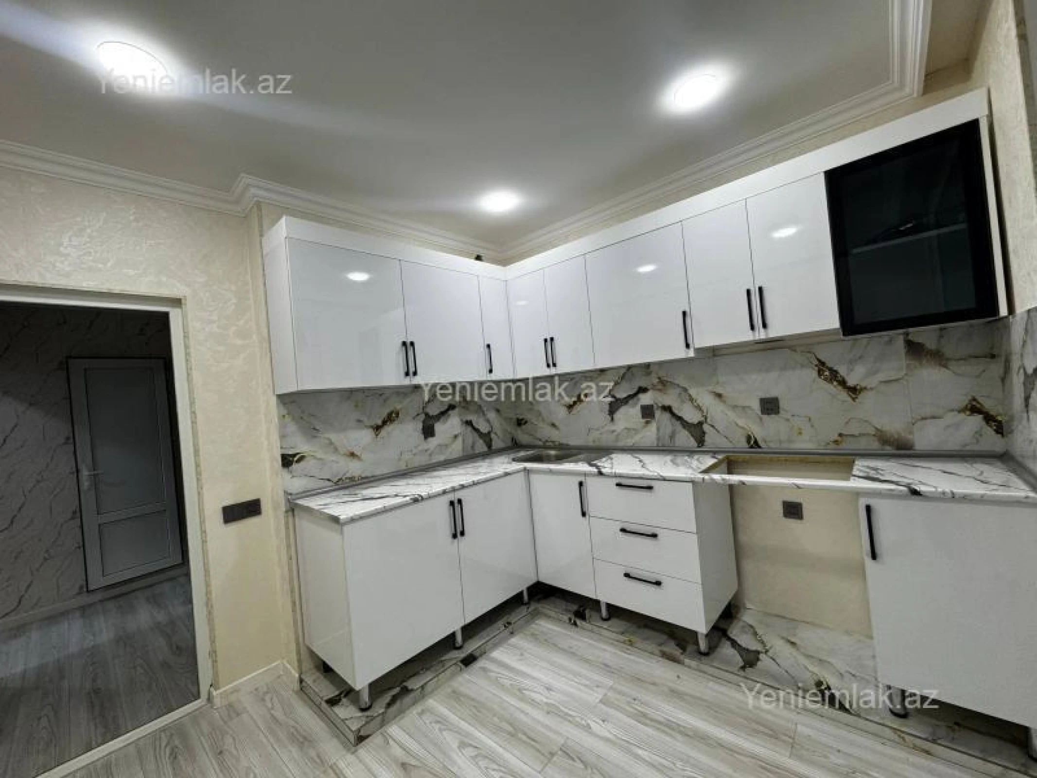Satılır 3 otaqlı köhnə tikili 82 m²